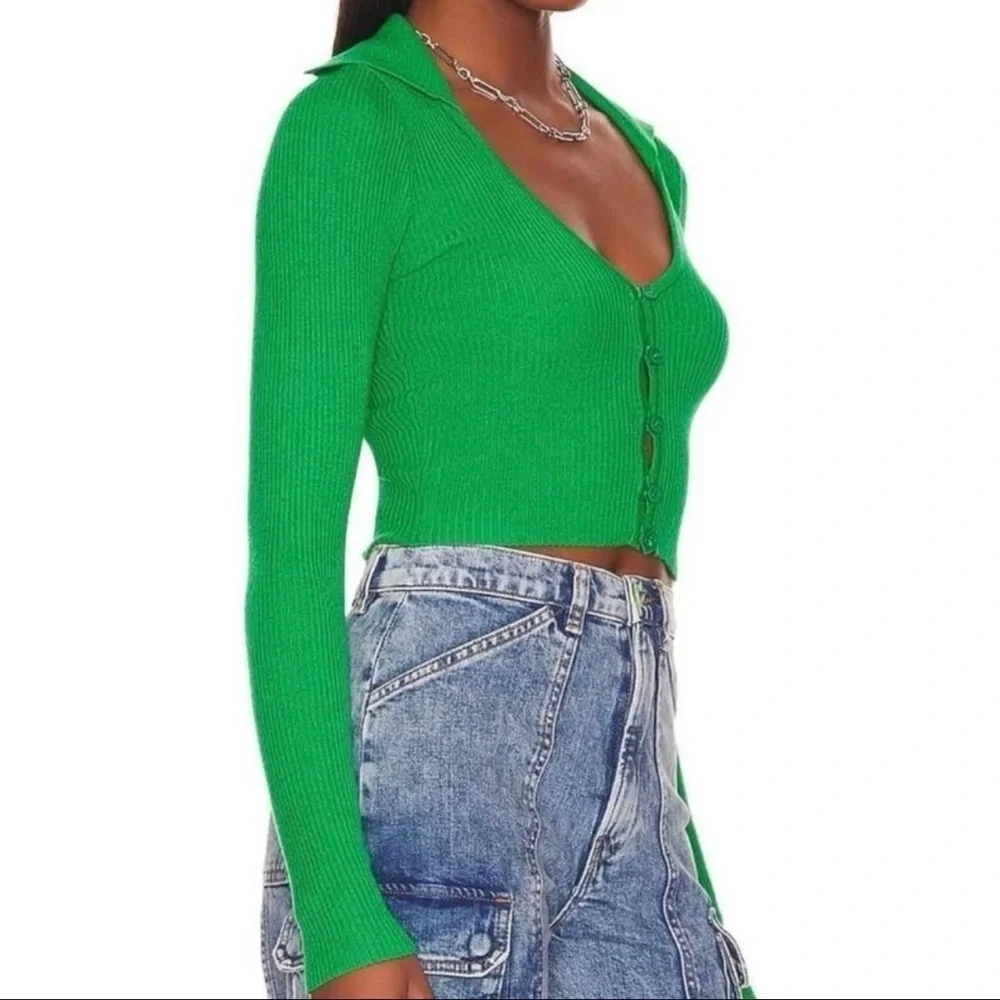 ALL THE WAYS Ribbed Deep V Crop Top – Small (Green) - Picture 5 of 6